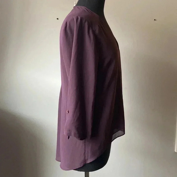 Dagg & Stacey | Hi-Lo V-Neck Blouse - Picture 2 of 7